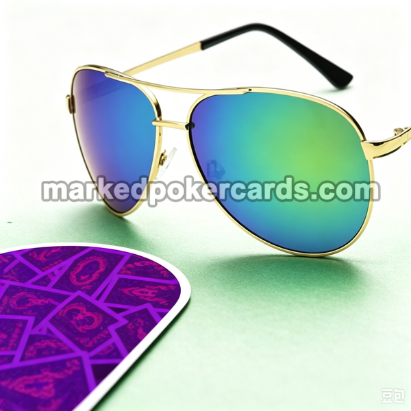 <tc>Lunettes De Soleil À Cartes Marquées</tc>