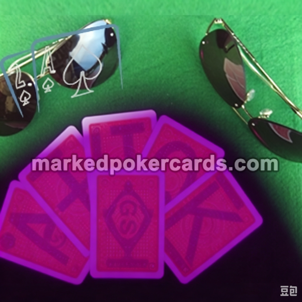 <tc>Lunettes De Soleil À Cartes Marquées</tc>